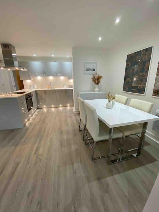 Luxury Town Centre Apartment Walking Distance To Rsc Theatre Стратфорд-апон-Эйвон Экстерьер фото